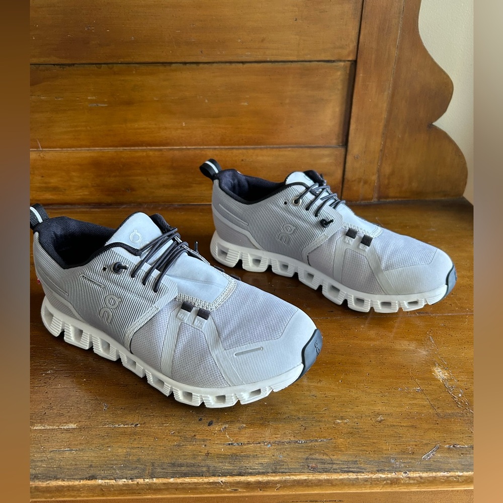 On Cloud Running Shoes Size 6.5
